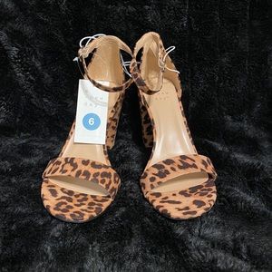 Leopard strappy sandal heels brand new w/ tags